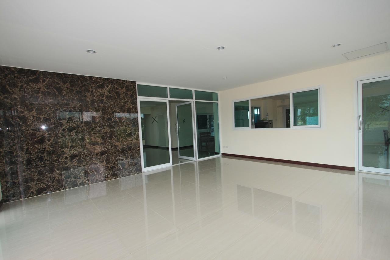 Chantorn Residence Si Racha Luaran gambar